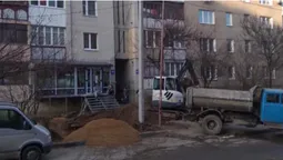 У Луцьку незаконно проводять ремонтні роботи під вікнами багатоповерхівки