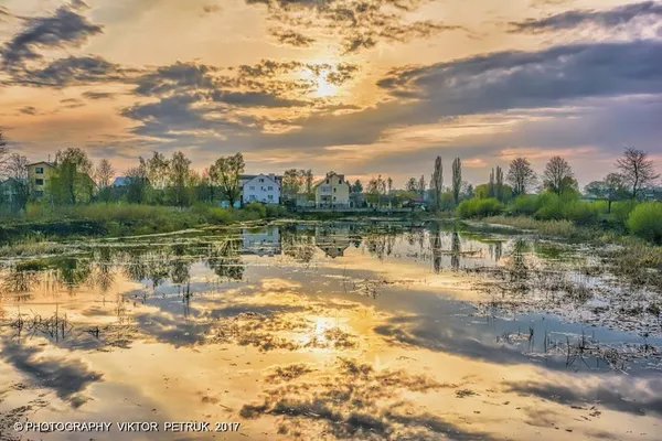 Фотограф показав неймовірні світлини вечорів на околиці Луцька 