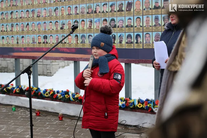 Лучани вшанували загиблих у боях під Дебальцево (фото)