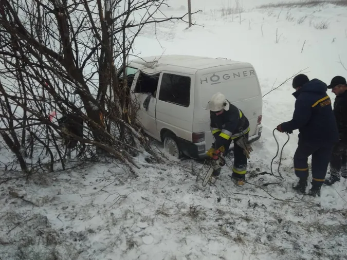 На Волині зранку дві автівки злетіли з дороги (фото)