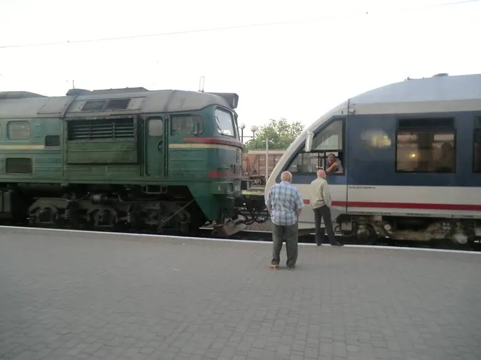 Рейковий автобус зі Львова до Луцька тягнув локомотив (фото)