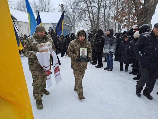 За свої кошти купував автівки для підрозділу: на Волині попрощалися з воїном Олександром Нагалюком