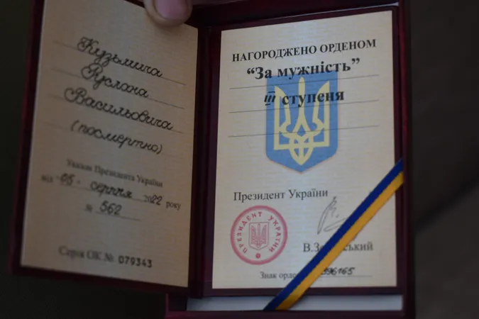 На Волині матері загиблого воїна передали його орден «За мужність» (фото)