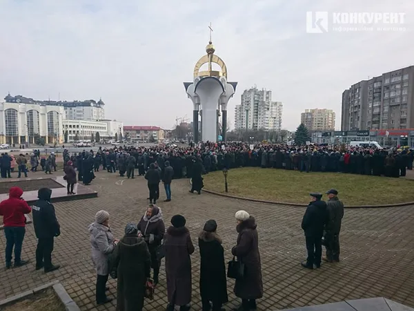 У Луцьку прихильники УПЦ (МП) просять захисту (фото, оновлюється)