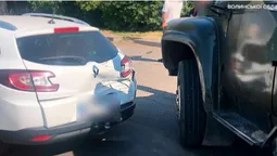У Луцьку ЗІЛ «наздогнав» Renault (фото)