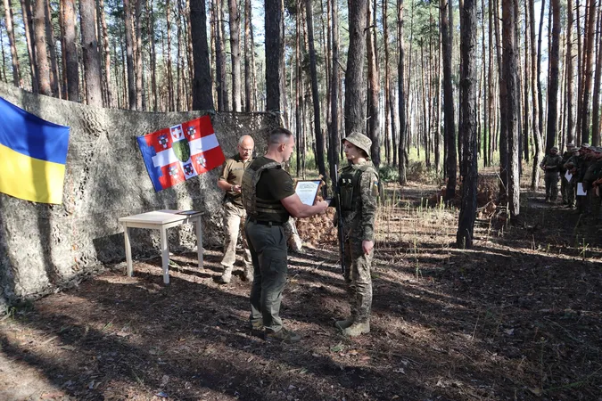 Комбриг волинської ТрО вручив бійцям і бійчиням нагороди (фото)