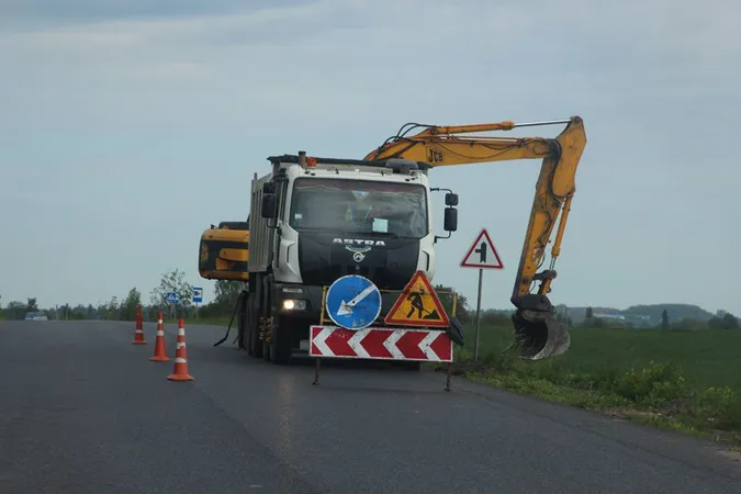 В Іваничівському районі завершується ремонт автошляху (фото)