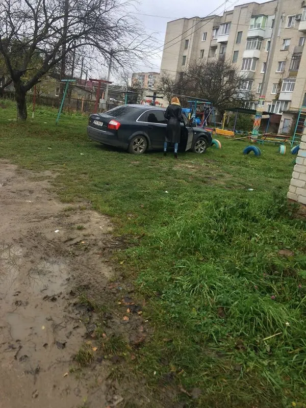 Муніципали покарали представника організації власників євроавтівок на Волині (фото) 