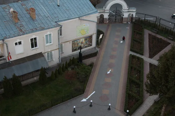 У луцькому соборі зробили схему руху по території для освячення верби (фото)