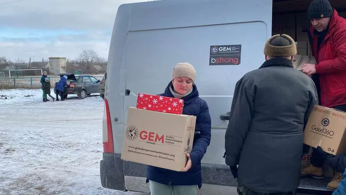 Volunteers provided humanitarian aid to the village in Kharkiv region under daily shelling
