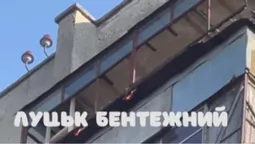 У Луцьку на проспекті Волі зайнялась багатоповерхівка: на місці є рятувальники (відео)
