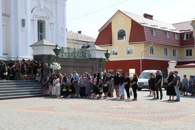 Навіки додому: у Луцьку попрощалися з воїном Андрієм Малим, який загинув на Харківщині