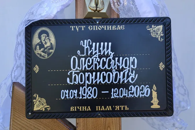 Загинув на Великдень: у Луцьку попрощались з Героєм Олександром Кущем
