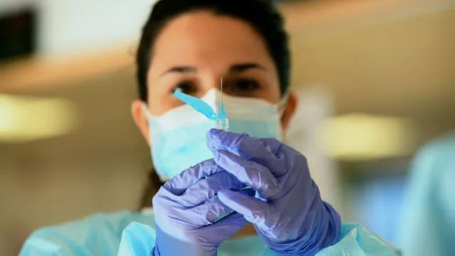 У ВООЗ рекомендують вакцинуватися і тим, хто здолав COVID-19