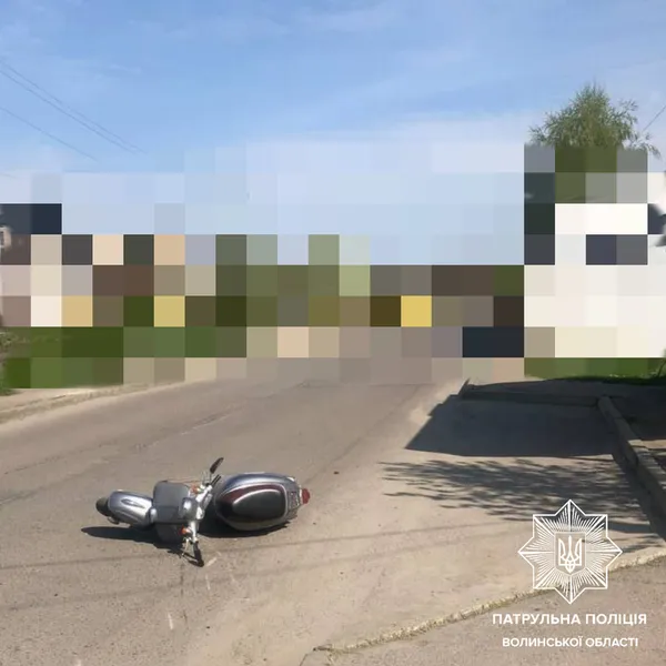 У Ковелі «безправний» скутерист не роз'їхався з бордюром (фото)