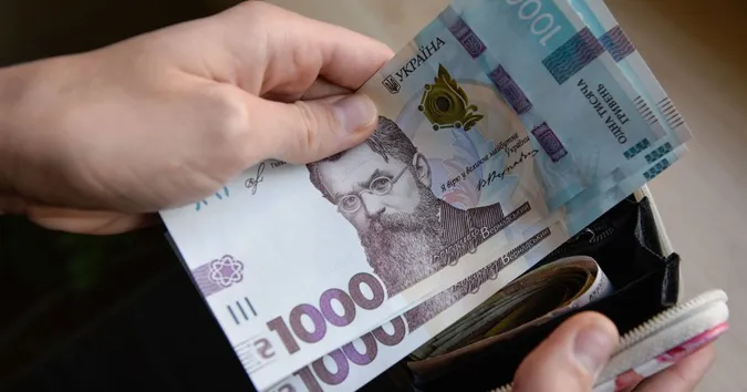 Ціни зростуть, гривня впаде: як українська економіка виживатиме під час кризи