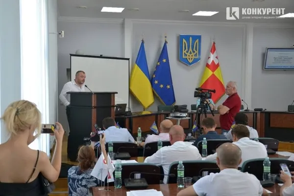 Два безробітні чиновники і бюджет: фоторепортаж із сесії Луцькради