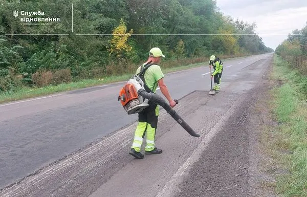 Взялися за вибоїни, мости, розмітку та узбіччя: на Волині ремонтують дороги (фото)
