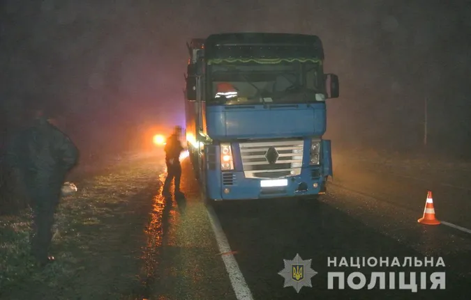 У Ковелі водій вантажівки пошкодив три автівки, втік, а потім хотів відкупитися (фото)