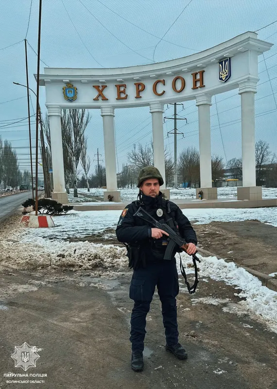 Евакуація поранених, цивільних і тварин: волинські патрульні повернулися з Херсона (фото)