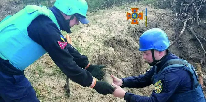 Снаряд і міни: на Волині сапери знешкодили боєприпаси часів минулої війни (фото)