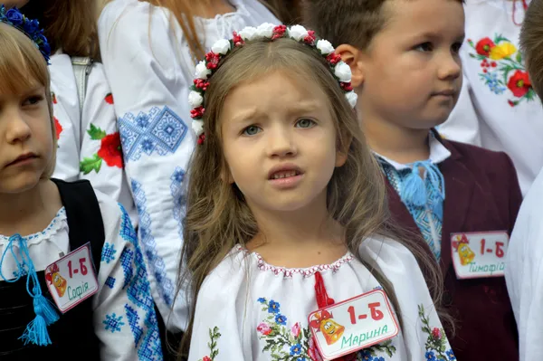 Як у луцькій школі № 1 зустріли першокласників (фото)