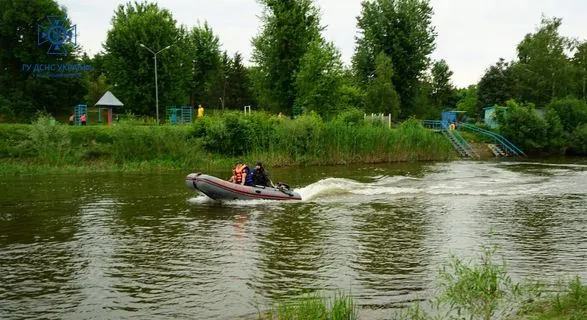 На сучасних катерах: волинські водолази тренувалися рятувати людей (фото)