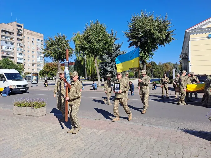 На Волині провели в останню дорогу молодшого сержанта Дмитра Бондарука (фото)