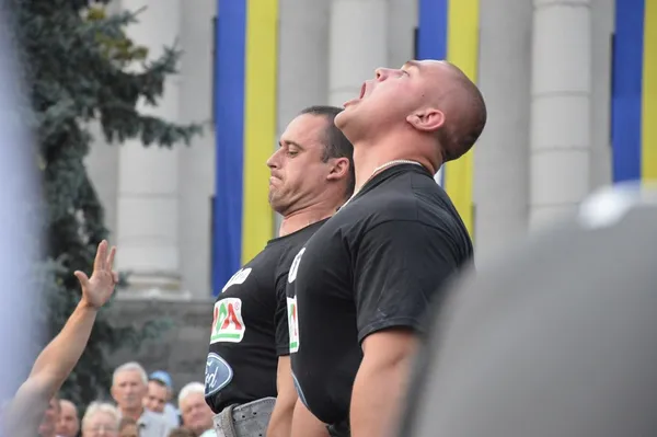 Хіба ревуть воли, як ясла повні? Ревуть. 
