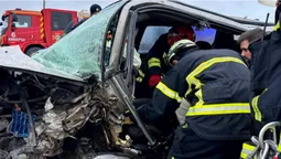 Під Луцьком – серйозна ДТП: з понівечених авто визволяли водіїв (фото)