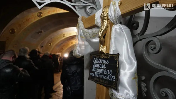 Прожив гідне життя: як Луцьк попрощався з митцем Миколою Голованем (фото, відео)