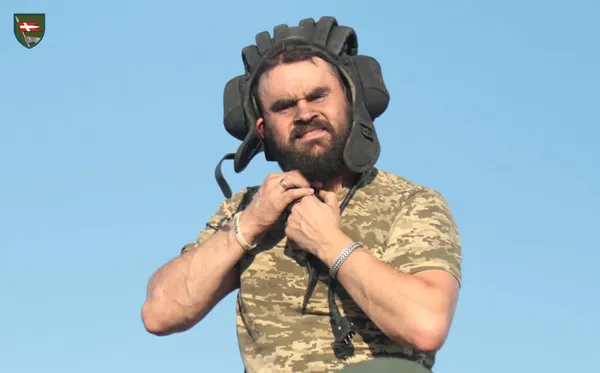 Воїни 14-ої бригади показали, як ворожа БМП «замолює» гріхи, вбиваючи окупантів