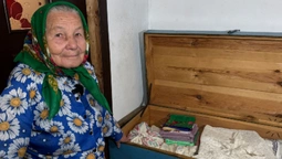 Життя між приданим і клуночком «на смерть»: що зберігає у старовинній скрині 87-річна волинянка