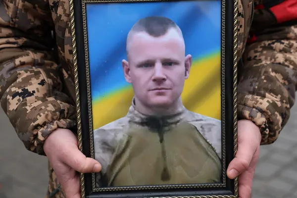 Загинув рік тому: у Луцьку провели в останню дорогу Сергія Мацюка (фото)
