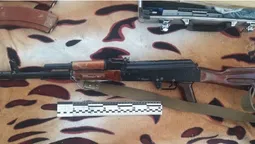 В автівці волинянина знайшли АК-74 з боєкомплектом та гранати Ф-1 (фото)