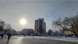 "Бім-Бом" у центрі Луцька підбріхує (фотофакт)