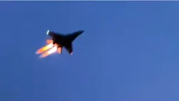 Форсаж і «свічка» у небі Волині: епічний прохід винищувача на малій висоті (відео)