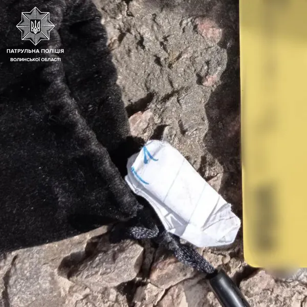 У Луцьку патрульні затримали підозрілих чоловіків з наркотиками (фото)