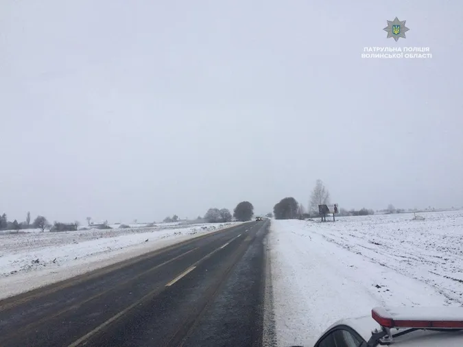 Патрульні перевіряють, чи чистять дороги на Волині (фото)