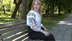 «Кожен шов зроблений прабабусею вручну»: у День вишиванки волинянка вдягла столітню сорочку (відео)