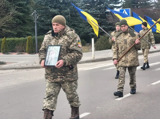 Побратими називали його «Батя»: у Ковелі попрощалися із Володимиром Крисюком