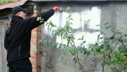 Лучан просять зафарбовувати рекламу наркотиків на стінах (фото)