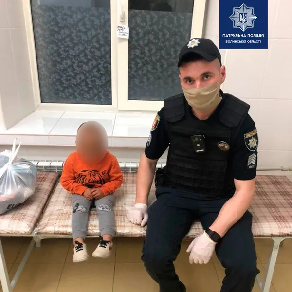 У Луцьку п’яна матір із 3-річним сином ночували у товарному вагоні (фото)