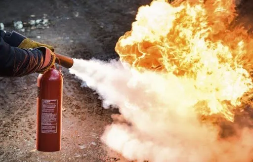 У Луцьку горів автомобіль: вогонь пошкодив сидіння, панель приладів і скло