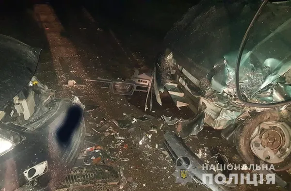 Розтрощені автівки: на Волині «опель» виїхав на зустрічну смугу і врізався в «ЗАЗ» (фото)
