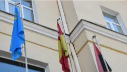 Над Луцькрадою підняли кримськотатарський прапор (фото)