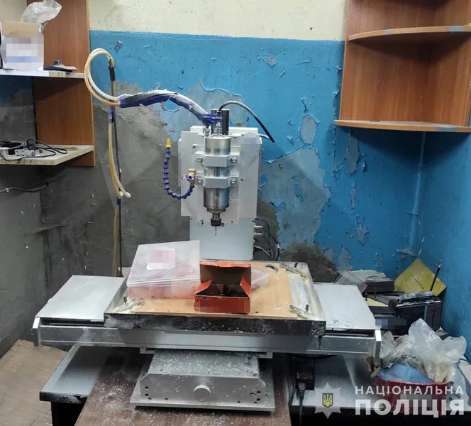 На Волині викрили підпільний цех з обробки бурштину (фото)