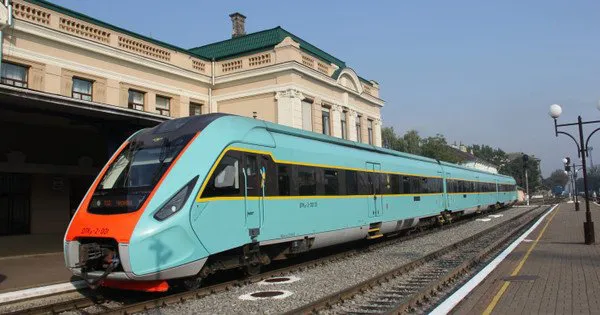 Поїзд, який запустили через обвал мосту, до Луцька більше не заїжджатиме