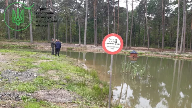 У нацпарку на Волині невідомі вирили нелегальний ставок
