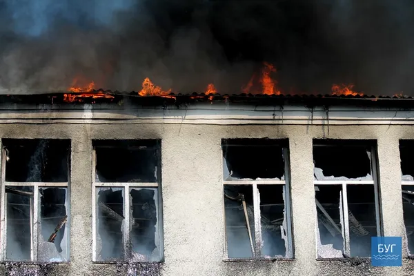 Повідомили деталі пожежі на швейній фабриці у Володимирі (фото)
